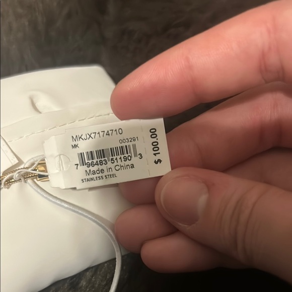 Gold Heart Bracelet with Sparkling Stones and Delicate Chain - Picture 3 of 4